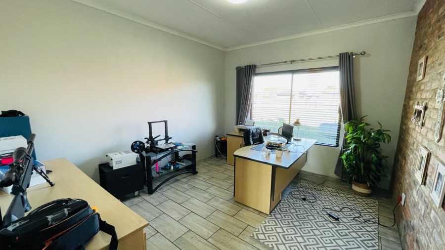 4 Bedroom Property for Sale in Grimbeeck Park North West
